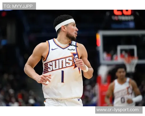 布克上半场表现平平难以支撑球队14投6中仅得17分三分球全失